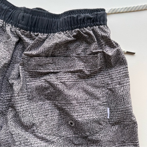 Vuori Kore Shorts. Men’s Small. Black and gray. - Picture 8 of 8